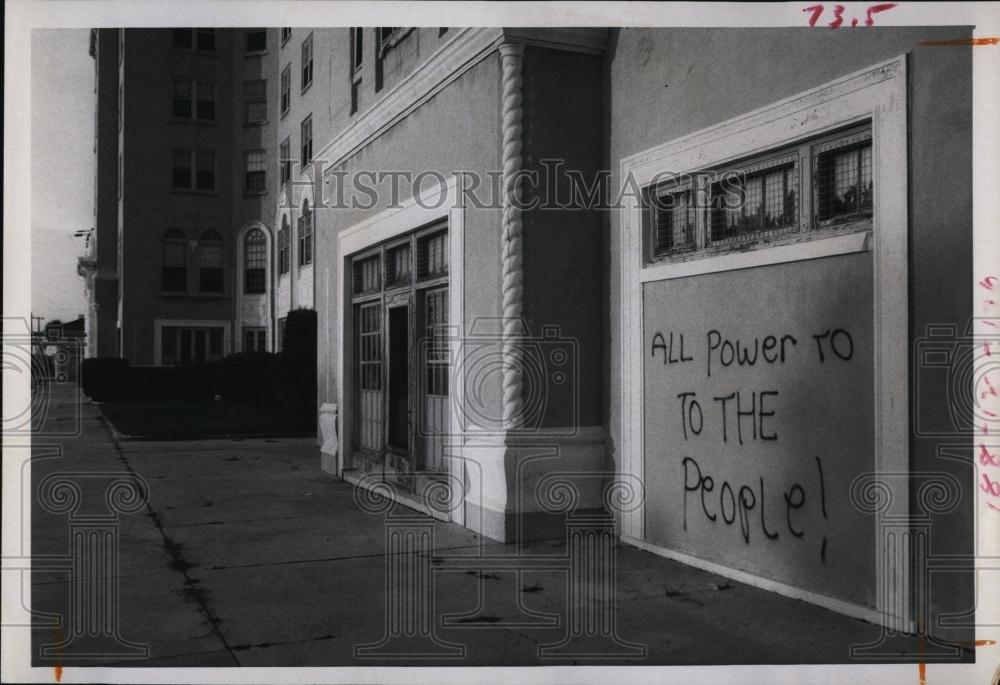 1971 Press Photo Power to the people painted on Don Ce Sar Bldg - RSL98467 - Historic Images