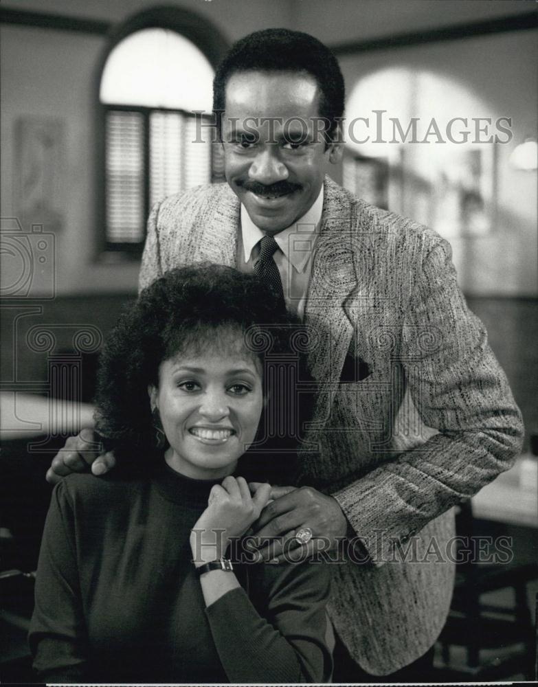 1987 Press Photo Tim Reid Daphne Maxwell Reid starring in &quot;Frank&#39;s Place&quot; - Historic Images