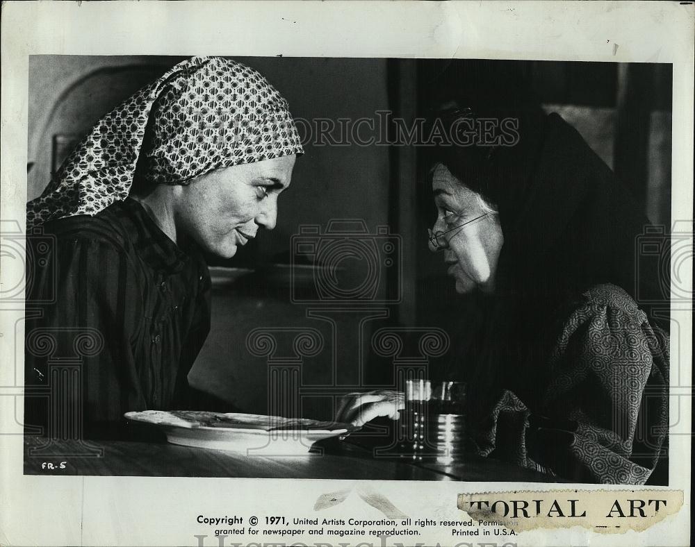 1971 Press Photo Norma Crane & Molly Picon Star In "Fiddler On The Roof" - Historic Images