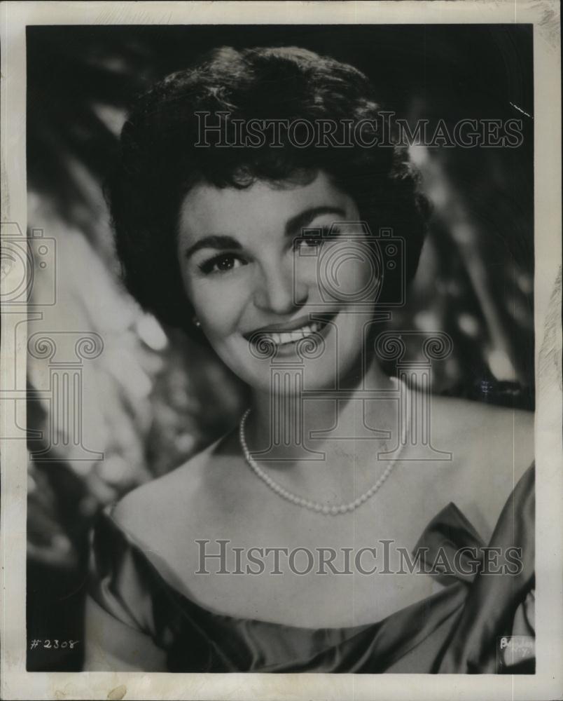 1960 Press Photo Regina Sarfaty, &quot;Six Characters in Search of An Author&quot; - Historic Images