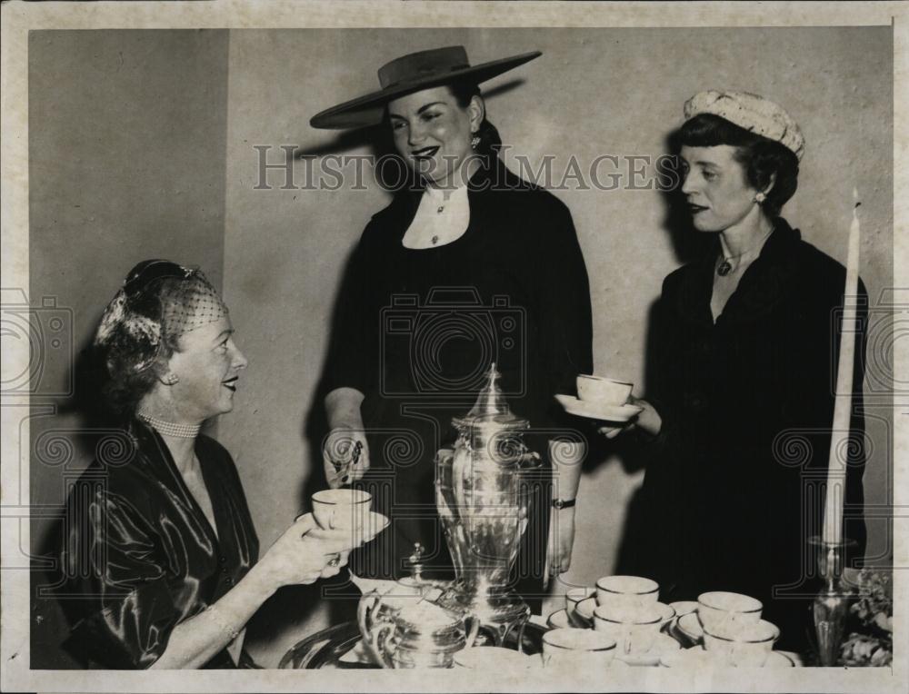 1951 Press Photo Mass Association of Women Lawyers Guests Have Tea - RSL39905 - Historic Images