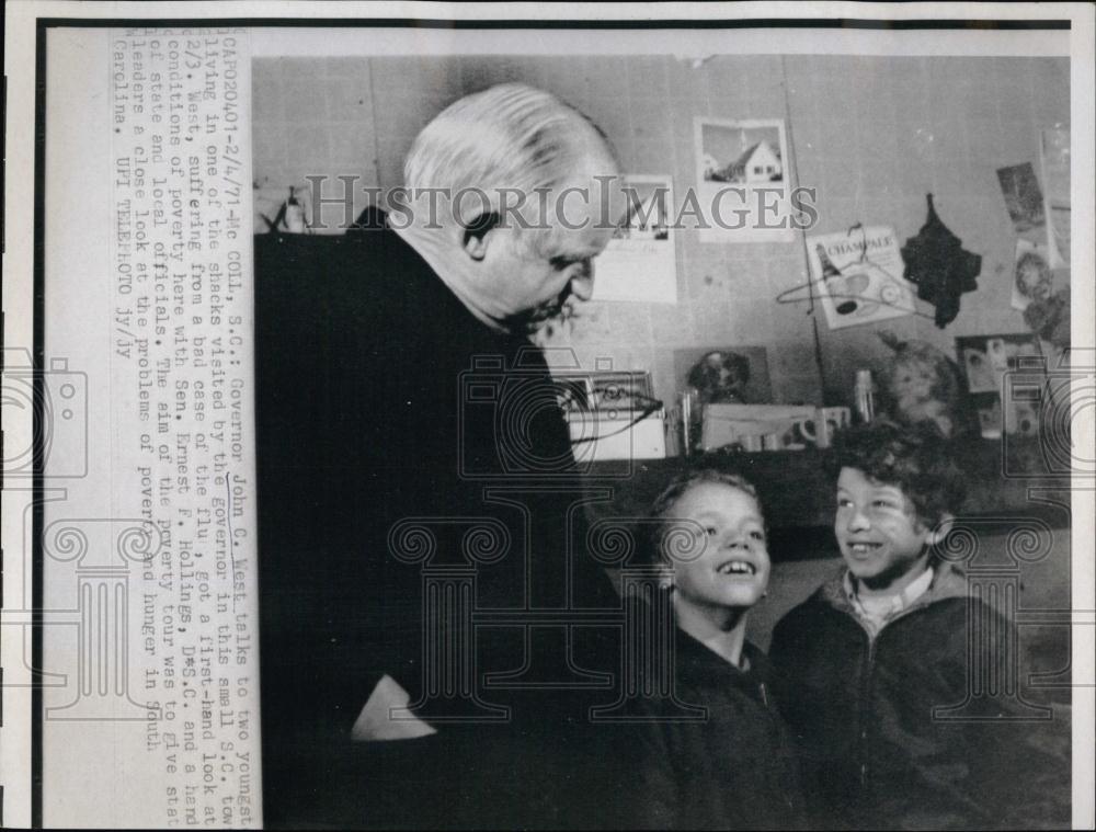 1971 Press Photo John C West, Governor South Carolina, Poverty Tour - RSL68241 - Historic Images