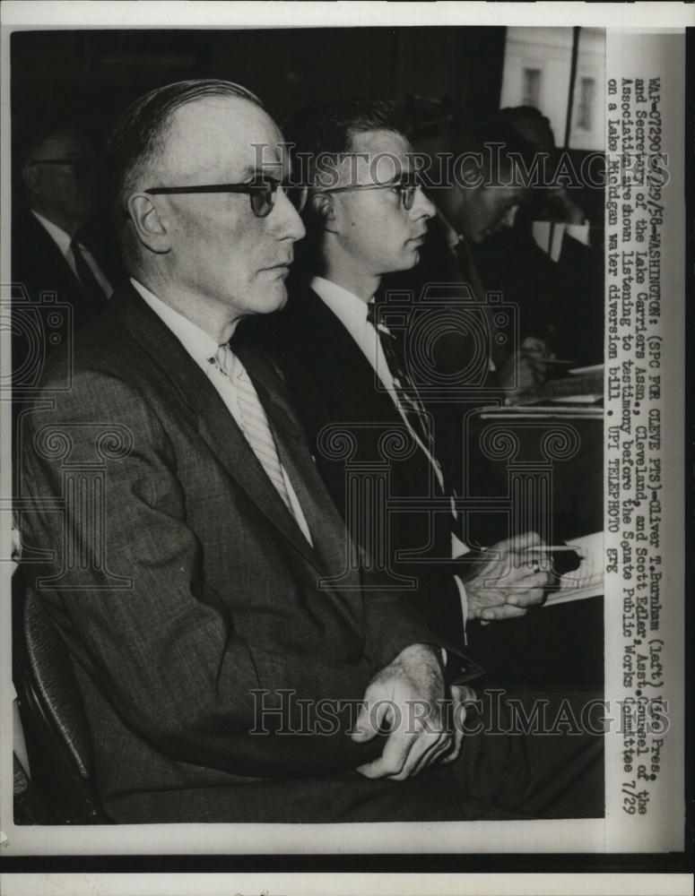 1958 Press Photo Oliver Burnham of Lake Carriers Assoc &amp; Scott Elder Attorney - Historic Images