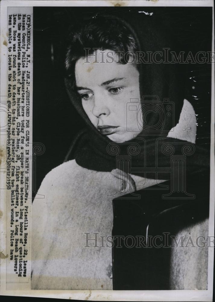 1958 Press Photo Mrs Priscilla Rose leaving police headquarters - RSL79823 - Historic Images