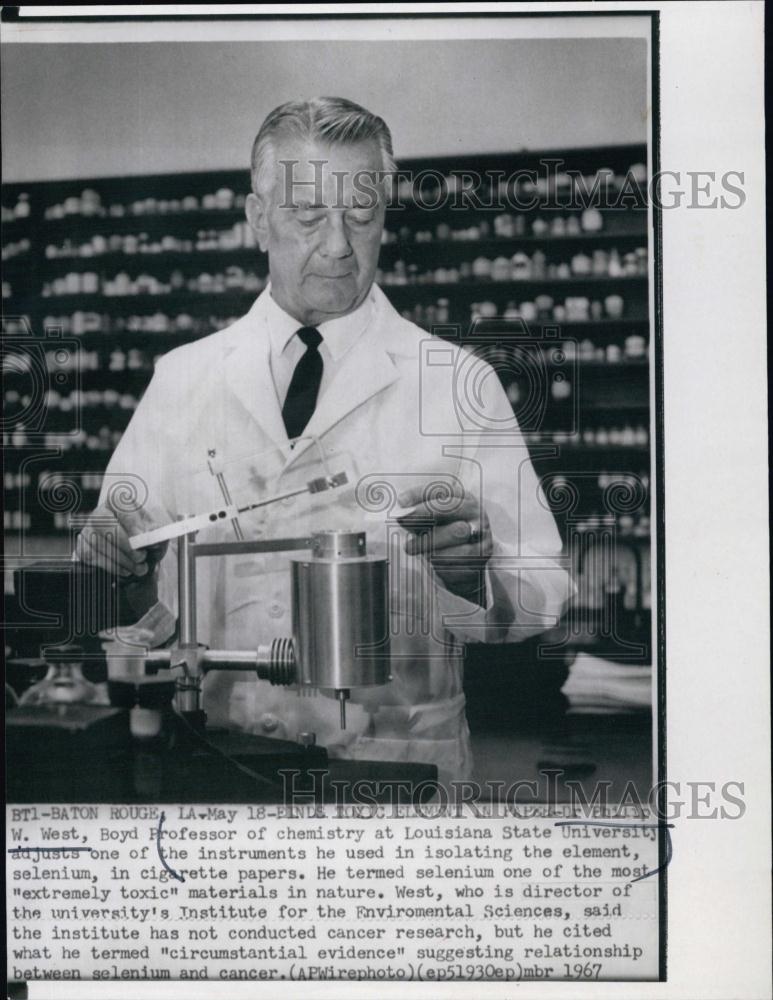 1967 Press Photo Dr Philip W West Boyd Professor of Chemistry Louisiana State - Historic Images