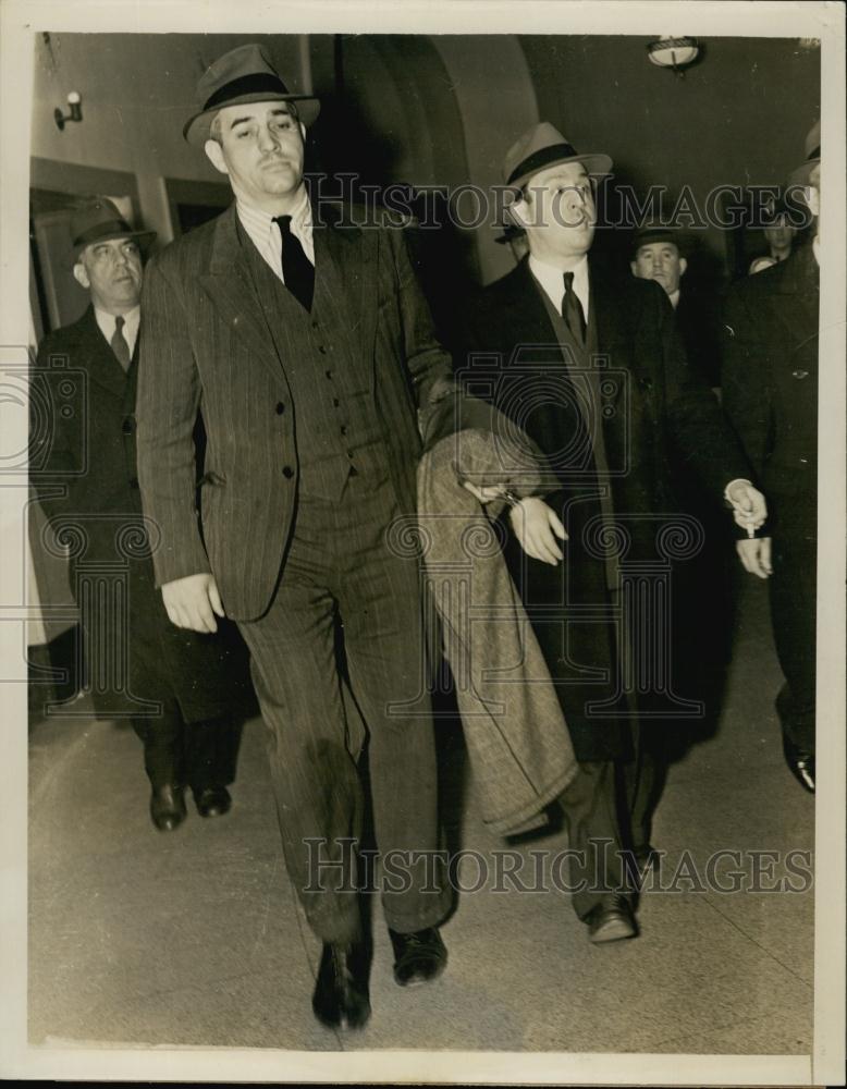 1939 Press Photo J Richard (Dixie Davis) Being Escorted By Police To Wagon - Historic Images