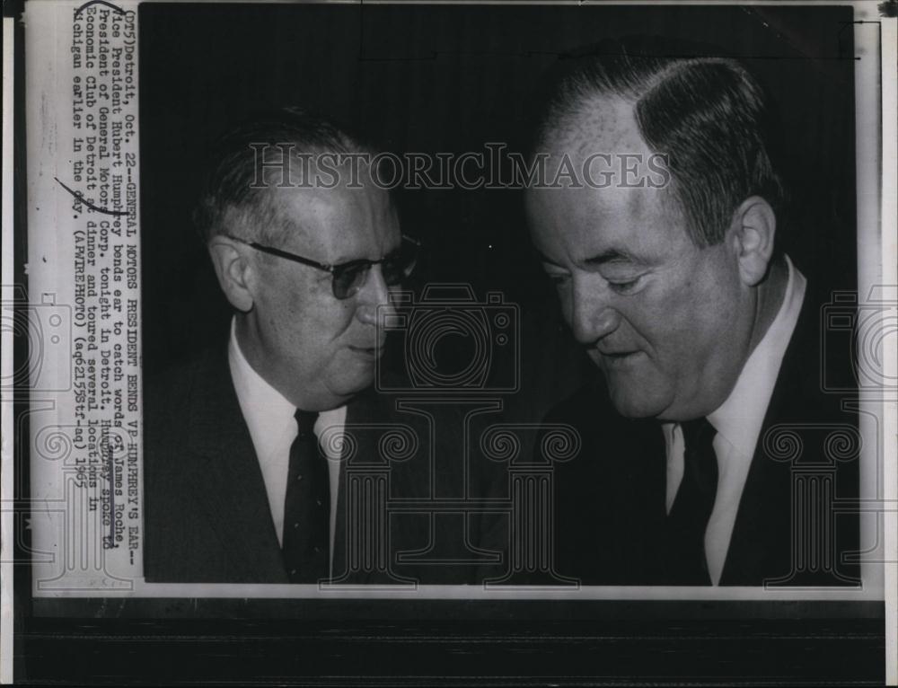 1965 Press Photo Vice President Hubert Humphrey &amp; GMC President James Roche - Historic Images