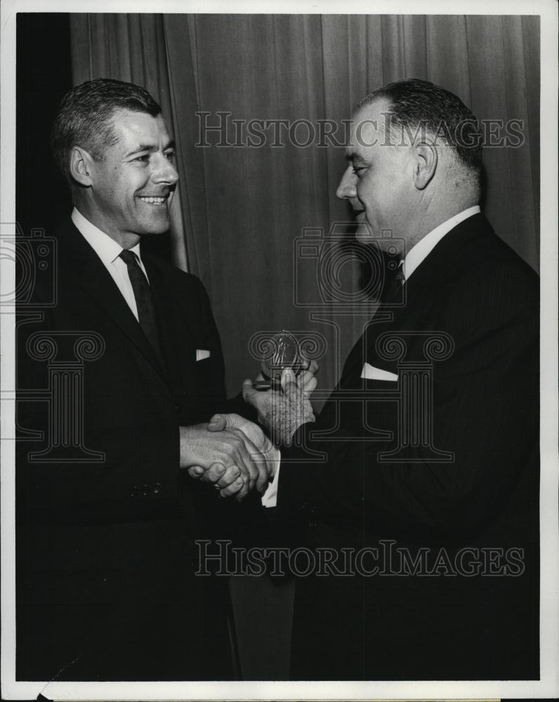 Press Photo Gerald Zornow, Eastman Kodak John Yovicsin Harvard - RSL40797 - Historic Images
