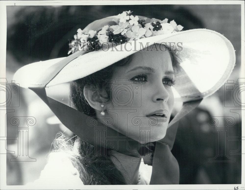 Press Photo Actress, Jacyln Smith in a film role - RSL04847 - Historic Images