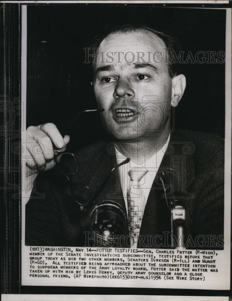 1954 Press Photo SeCharles Potter of Mich testified at senate subcommittee - Historic Images