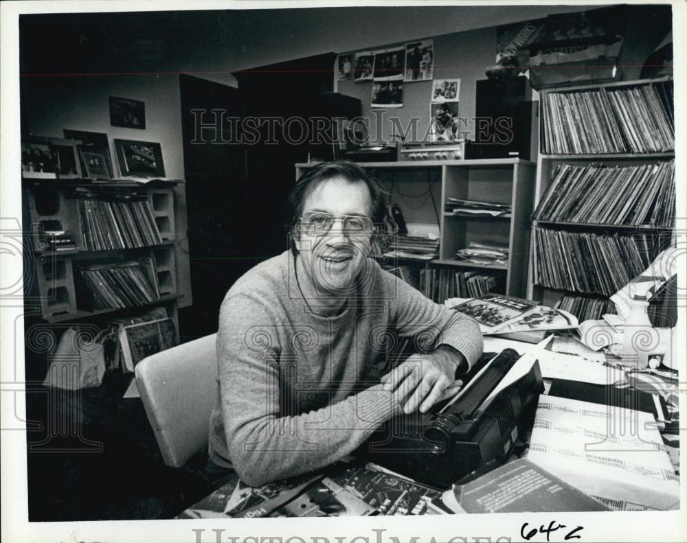 1983 Press Photo WBUR&#39;s Radio Tony Cennamo at his home - RSL00379 - Historic Images