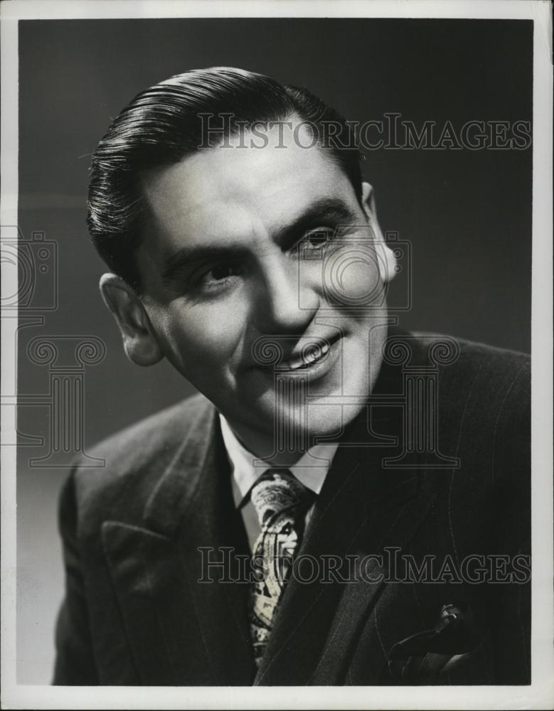 1948 Press Photo radio quizmaster Bob Hawk of CBS &quot;Bob Hawk Show&quot; - RSL45849 - Historic Images