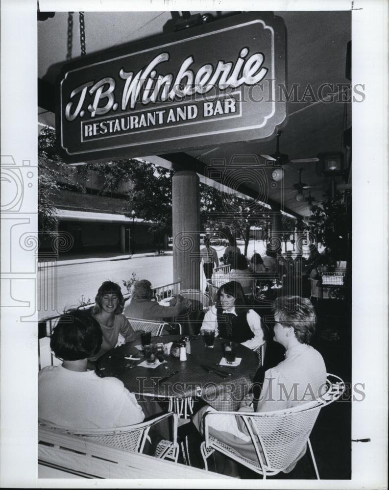 1988 Press Photo JB Winberie Restaurant and Bar - RSL92763 - Historic Images