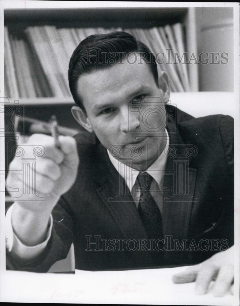 1970 Press Photo Jack Samuel as Head of NBC&#39;s Complaince &amp; Practices Division - Historic Images