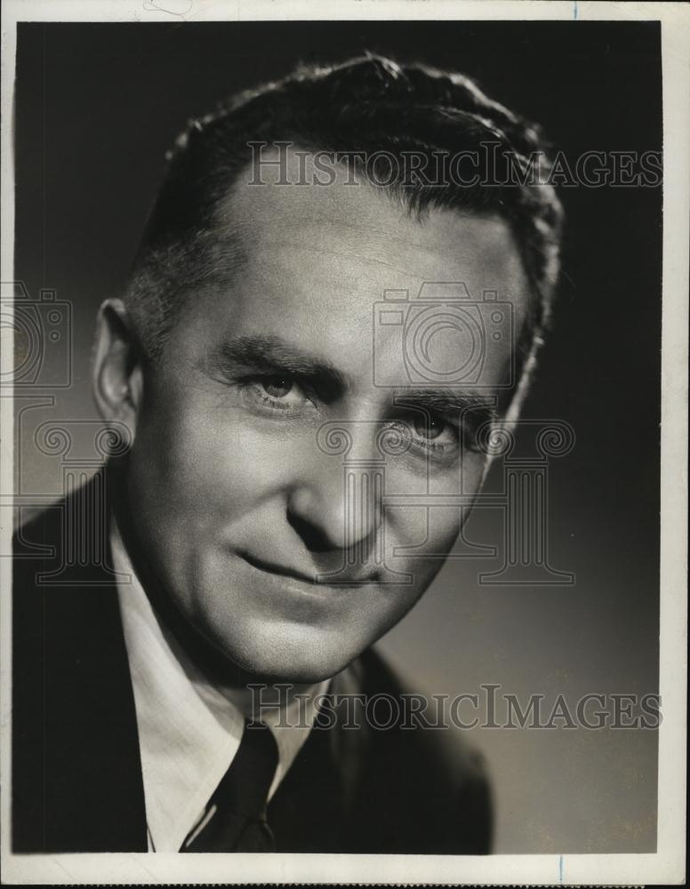 1945 Press Photo Martin Wolfson of CBS program &quot;Assignment Home&quot; - RSL47213 - Historic Images