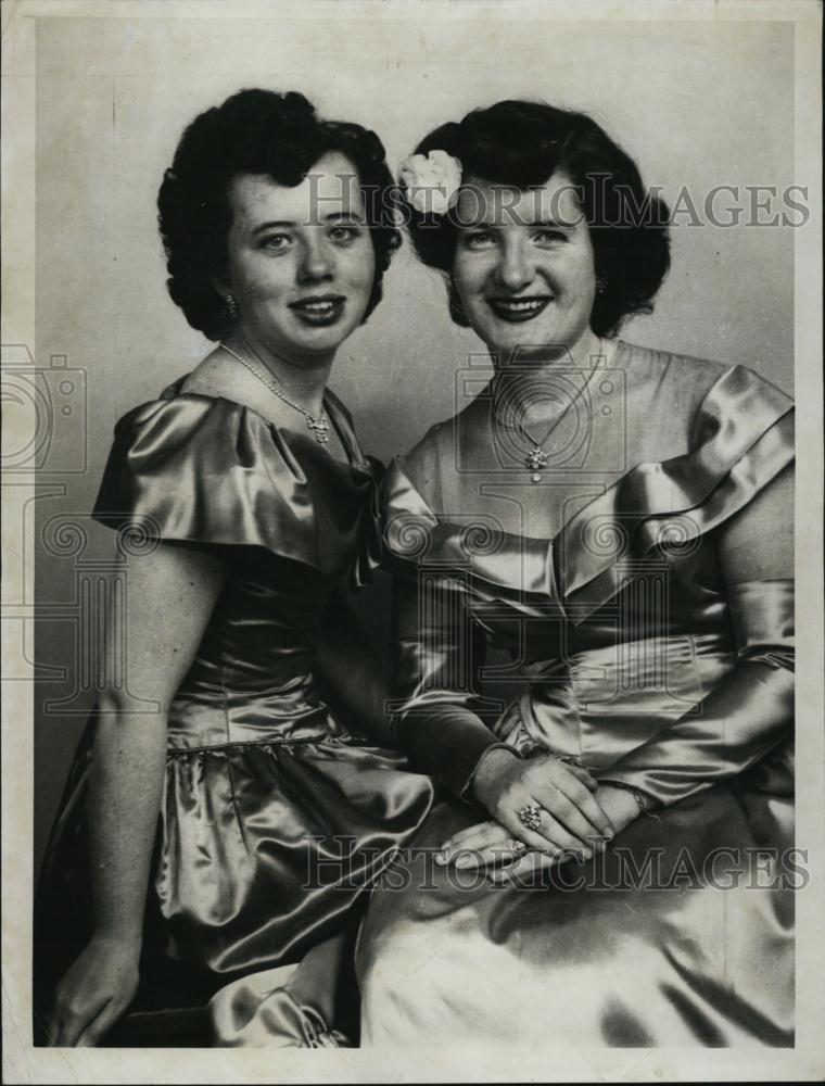 1950 Press Photo Pianist Veronica Fay Singer Mary Raferty - RSL45307 - Historic Images