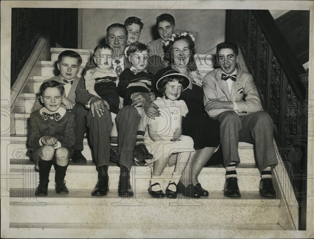 1950 Press Photo Mr and Mrs Frank Dailey and their Children Gerald, Dannie, - Historic Images