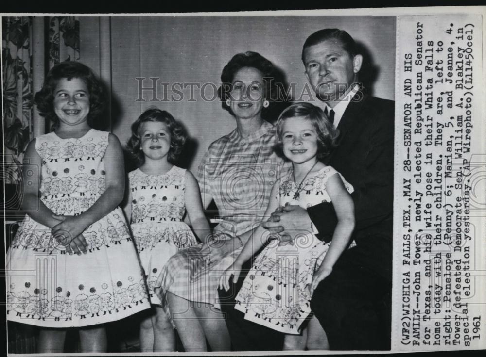 1961 Press Photo Sen J Tower with wife and children Penelope, Marian, Jenny - Historic Images