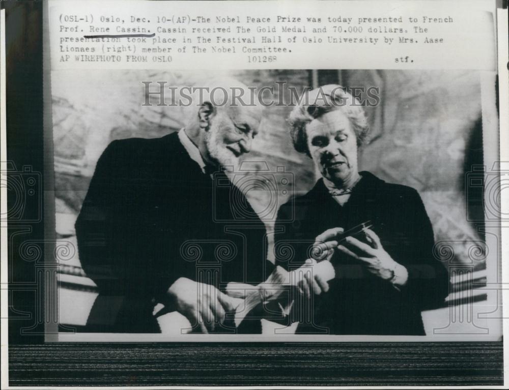 Press Photo Professor Rene Cassin, Mrs Aase Lionaes, Nobel Peace Price - Historic Images