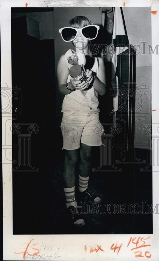 1976 Press Photo Jeff Kemp Big Glasses Chris Carey People Mover Entertainer - Historic Images