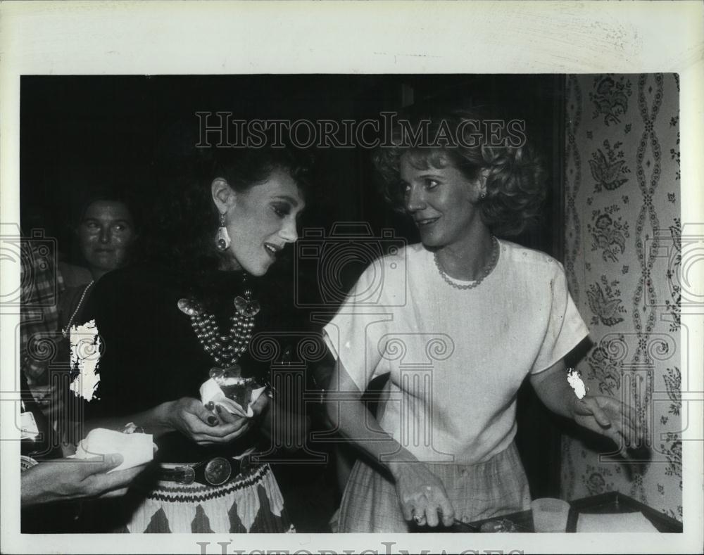 Press Photo Marisa Berenson and Blythe Danner Actresses - RSL07843 - Historic Images