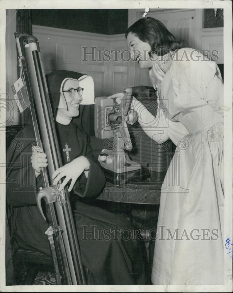 1957 Press Photo Sonya Lowe &amp; missionary Sister Mother Mary Edna - RSL03995 - Historic Images