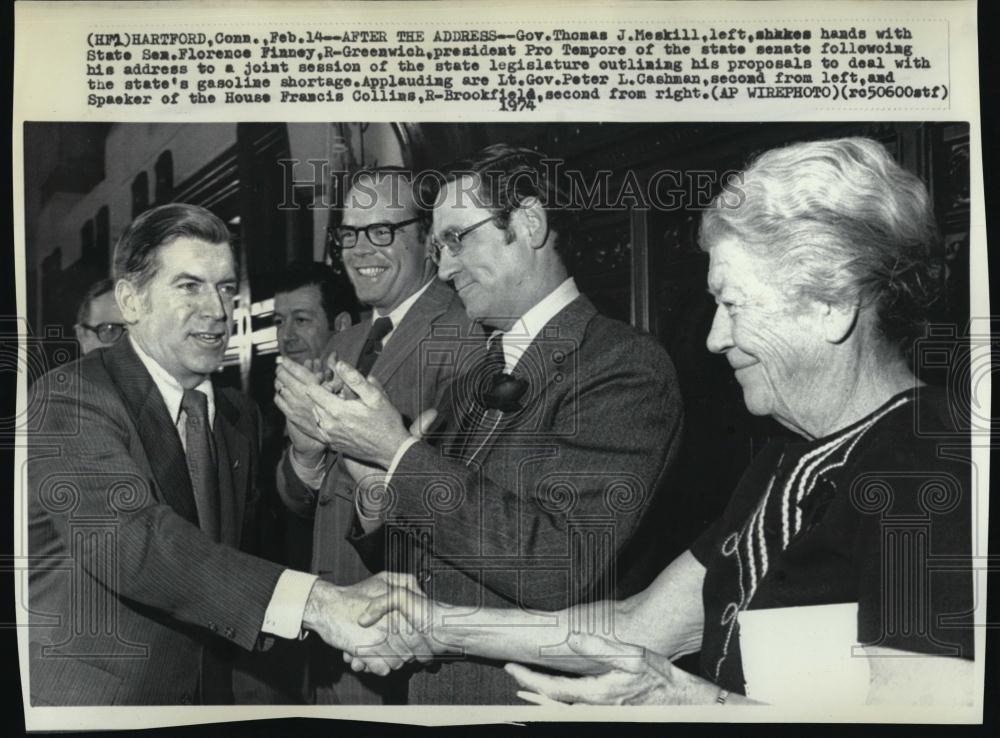 1974 Press Photo Gov Thomas J Meskill Shakes hands Florence Finney - RSL39271 - Historic Images