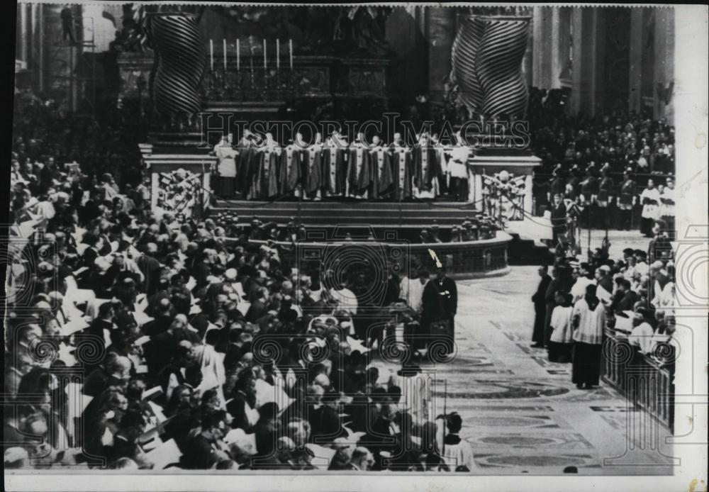 1964 Press Photo James Francis Cardinal McIntryre St Peters Basilica wheeled - Historic Images