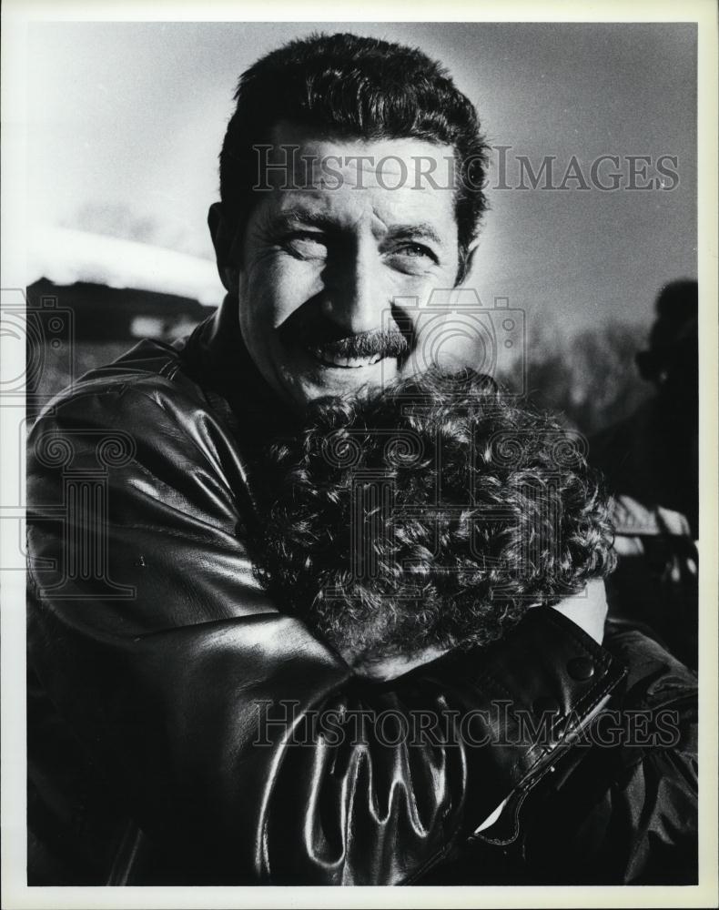 1984 Press Photo Reunion Robert Smith Kidnapped Son Bobby Hugging - RSL43995 - Historic Images