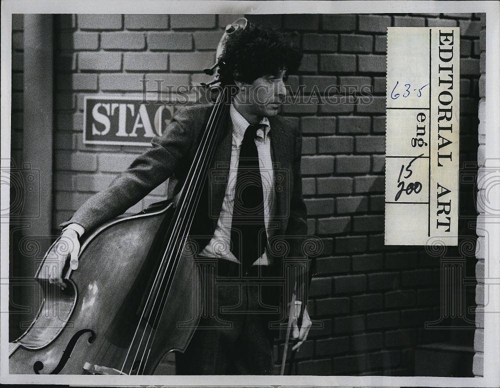 1974 Press Photo Paul Sand in "Bachelors 4" - RSL85093 - Historic Images