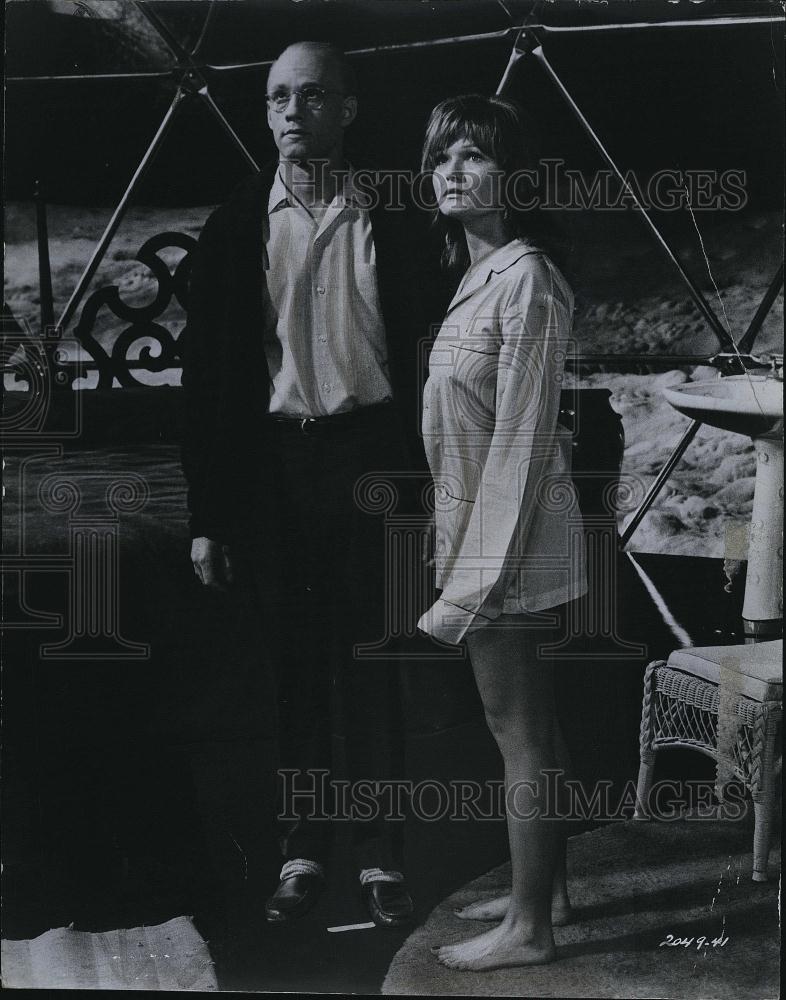 1972 Press Photo Michael Sacks & Valerie Perrine star in "Slaughterhouse-Five" - Historic Images