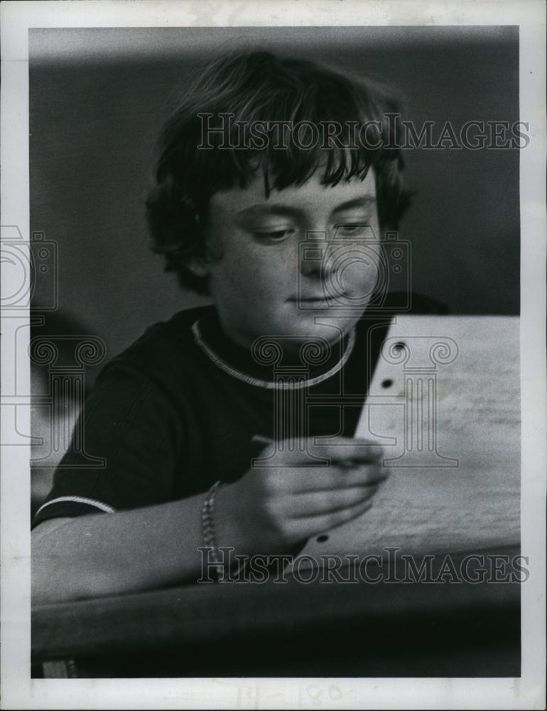 1977 Press Photo Michael Robertson Has Been Writing Thinking Letters - RSL92651 - Historic Images