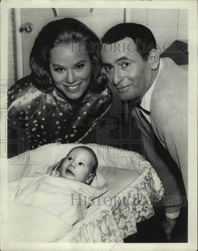 1963 Press Photo Joey Bishop Abby Dalton The Joey Bishop Show - RSL44735 - Historic Images