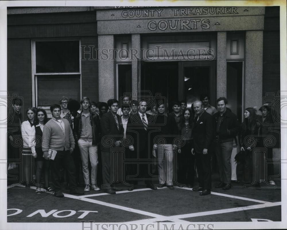 1970 Press Photo County Comm John Denver, Teachers La Clinton & J O'Conner - Historic Images