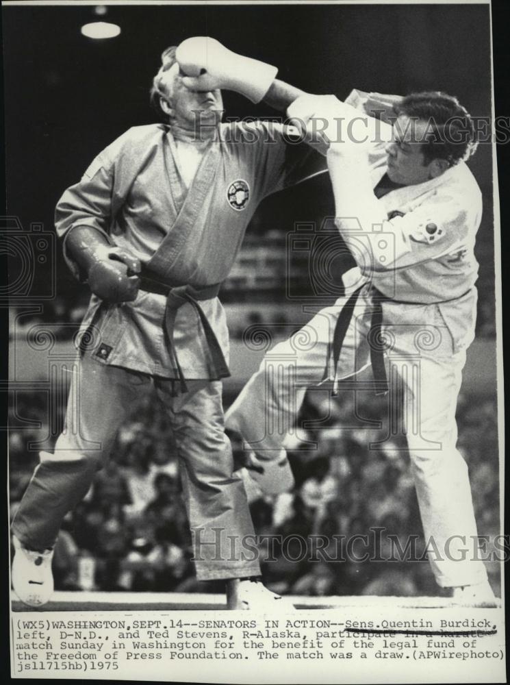 1975 Press Photo Sen Quentin Burdick &amp; Sen Ted Stevens in a karate bout - Historic Images