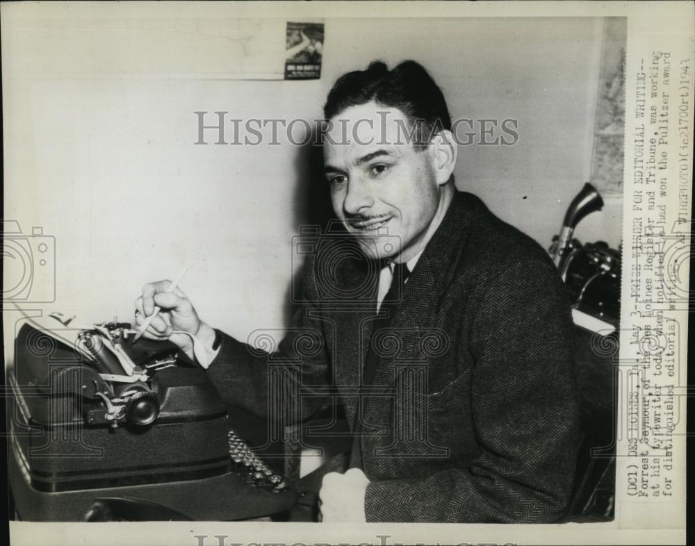 1943 Press Photo Forrest Seymour Des Moines Register Tribune Wins Pulitzer Prize - Historic Images