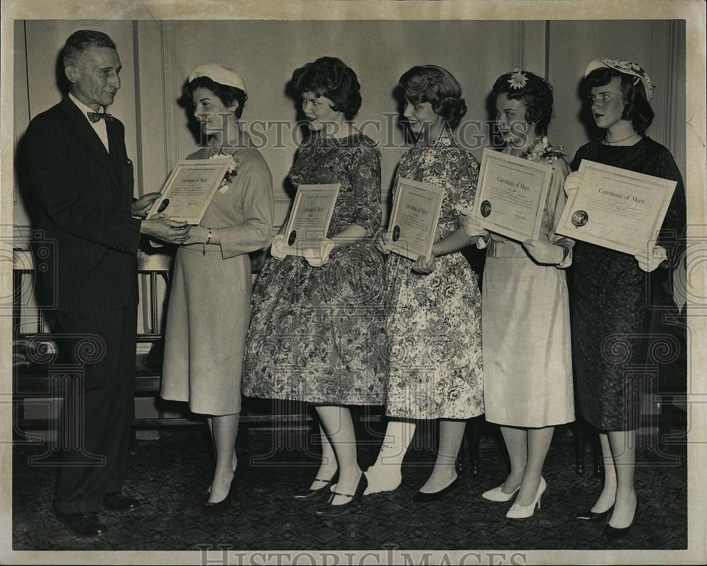 1960 Press Photo Essay Contest Winners with Major General Whitney Of DAV of Mass - Historic Images