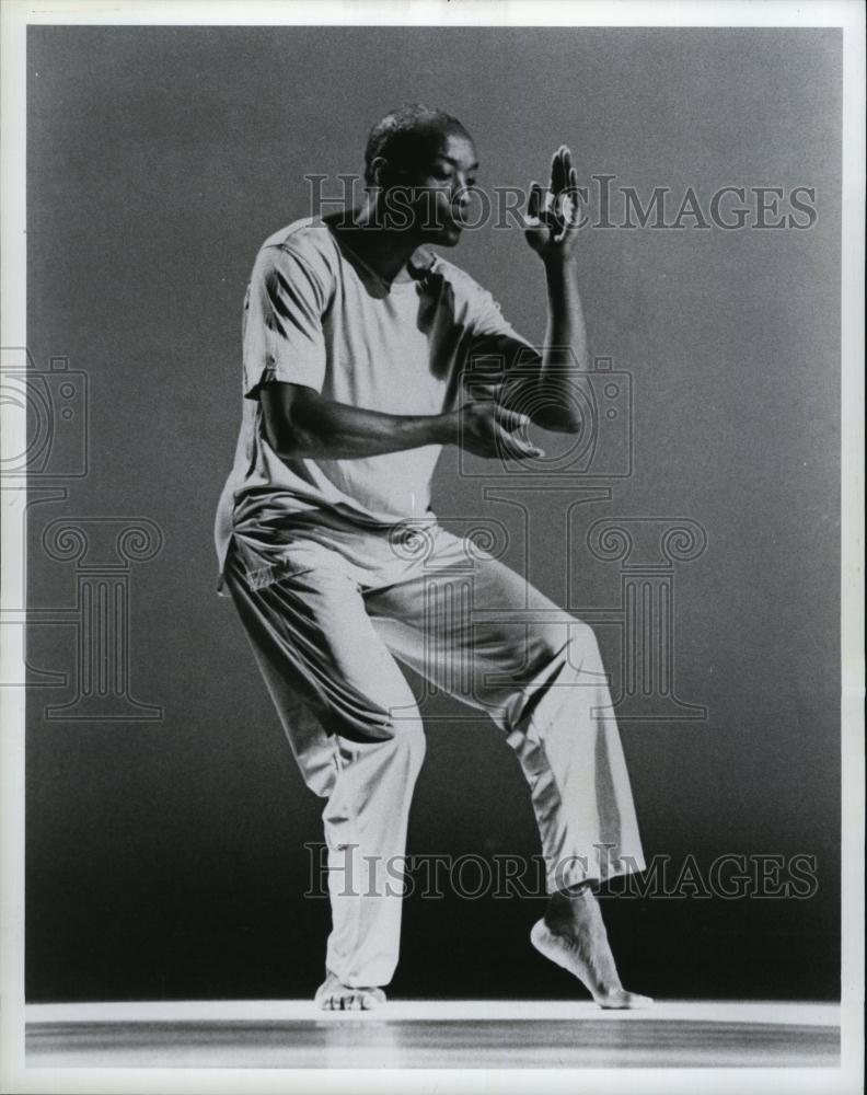 Press Photo dancer &amp; choreographer Bill T Jones in &quot;The Breathing Show&quot; - Historic Images