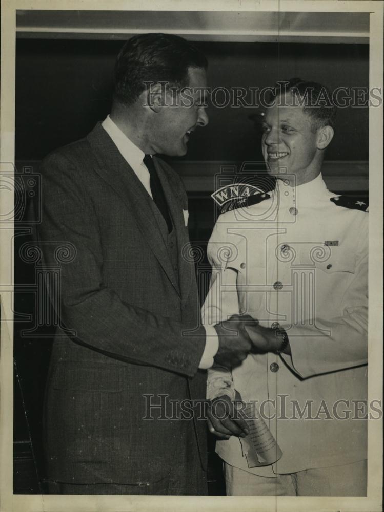 1942 Press Photo SenHenry Cabot Lodge Jr and LtKenneth Weidaw Jr - RSL42305 - Historic Images