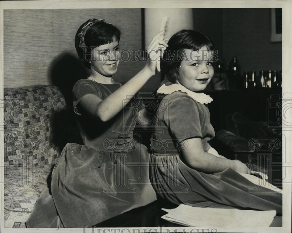 1960 Press Photo Patricia and Peggy Collins, Daughters of Boston Mayor - Historic Images