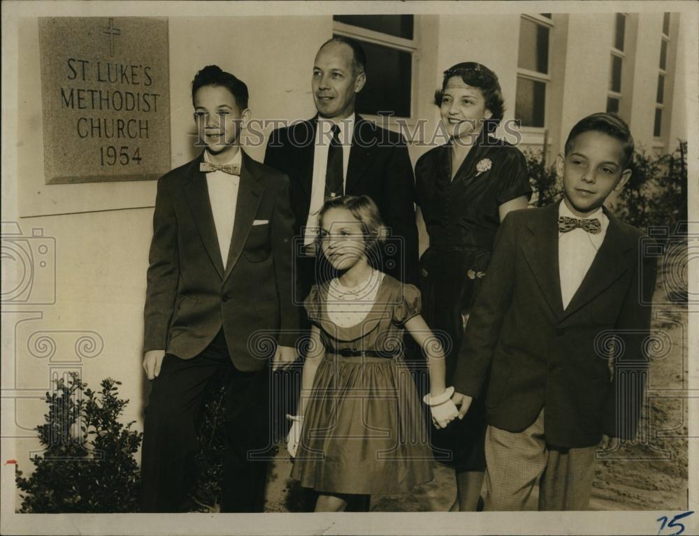 1954 Press Photo WA Willis family attends churchm at St Luke&#39;s Methodist - Historic Images