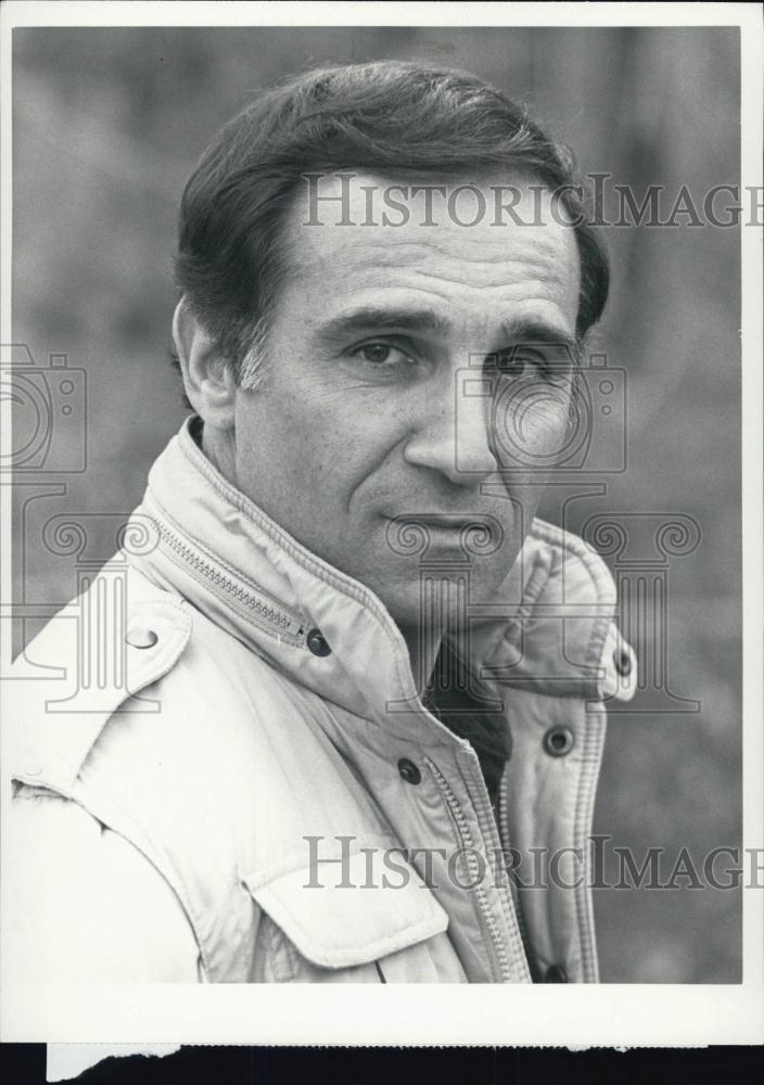 1986 Press Photo Actor Tony Lo Bianco Starring In TV Movie &quot;Welcome Home, Bobby&quot; - Historic Images