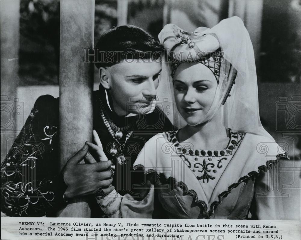 1966 Press Photo Laurence Olivier and Renee Asherson in "Henry V" - RSL07549 - Historic Images