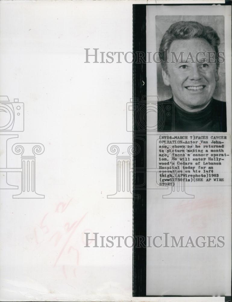 1963 Press Photo Van Johnson getting ready for an operation on his left thigh - Historic Images