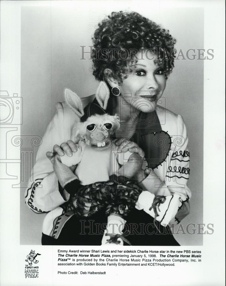 1997 Press Photo Shari Lewis Charlie Horse Music Pizza PBS series Emmy award - Historic Images