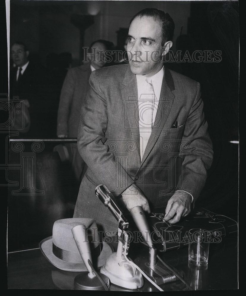 1958 Press Photo Armando Penha at Red Hearing at federal Building- Boston - Historic Images