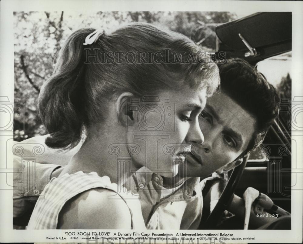 1960 Press Photo Jennifer West &amp; Richard Evans &quot;Too Soon To Love&quot; - RSL06793 - Historic Images