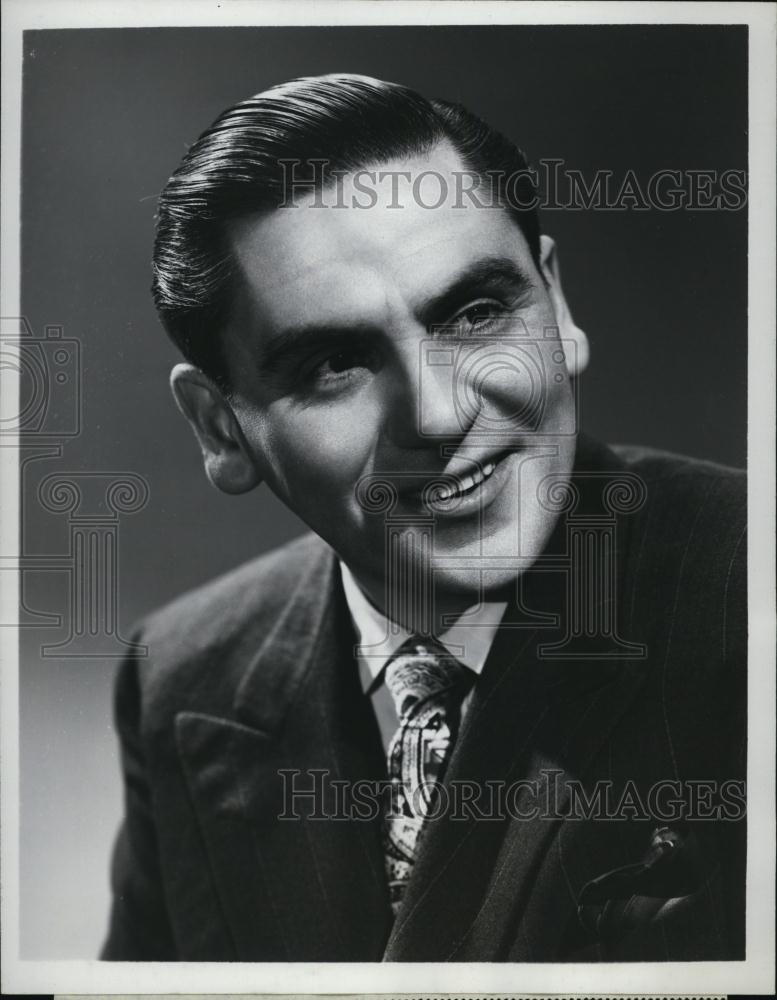 1945 Press Photo Bob Hawk for CBS radio program "We The People" - RSL45859 - Historic Images