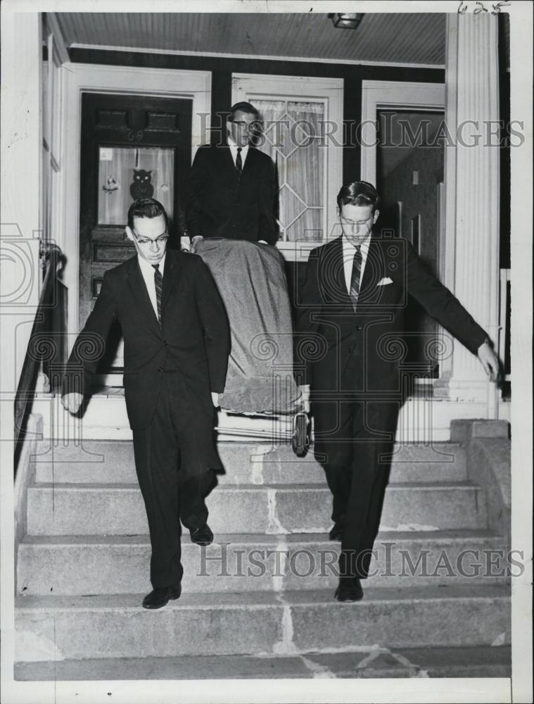 1964 Press Photo Body Being Removed from Scene of Double Murder Suicide - Historic Images