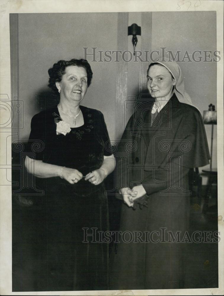 1951 Press Photo Sister Margaret Medical Missionaries of Mary, Mrs John Collins - Historic Images